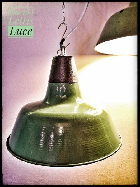 Lampada industriale prodotta negli anni 70 ,proveniente dalla Bulgaria