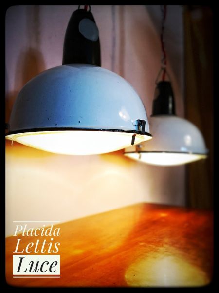 Lampada industriale anni '70 - Colore bianco e sottile bordo nero