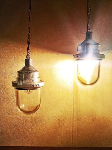 Lampada a sospensione vintage originale da bunker, URSS anni '70