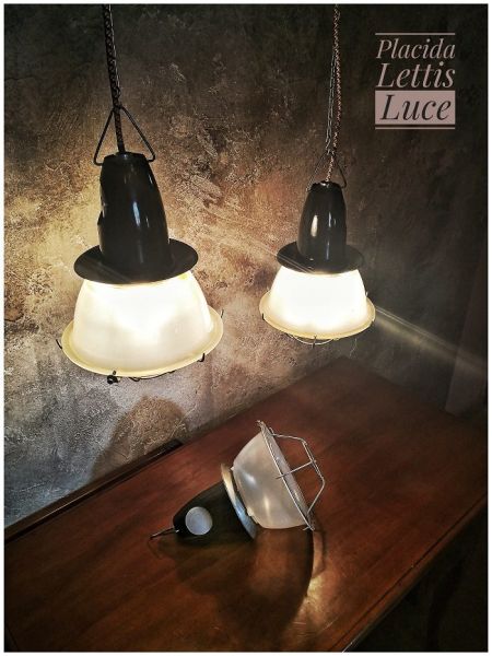 Lampada a sospensione vintage originale con cupolino traslucido, anni '70