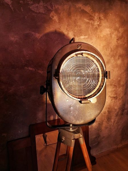 Uno spotlight davvero magnifico, prodotto negli anni '70, in ex Cecoslovacchia