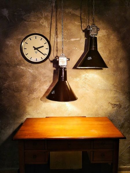 Lampada industriale prodotta negli anni '60 in repubblica ceca da Elektrosvit.