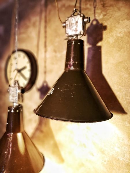 Lampada industriale prodotta negli anni '60 in repubblica ceca da Elektrosvit.