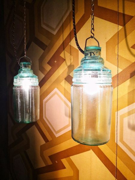 Piccole lampade industriali completamente in vetro